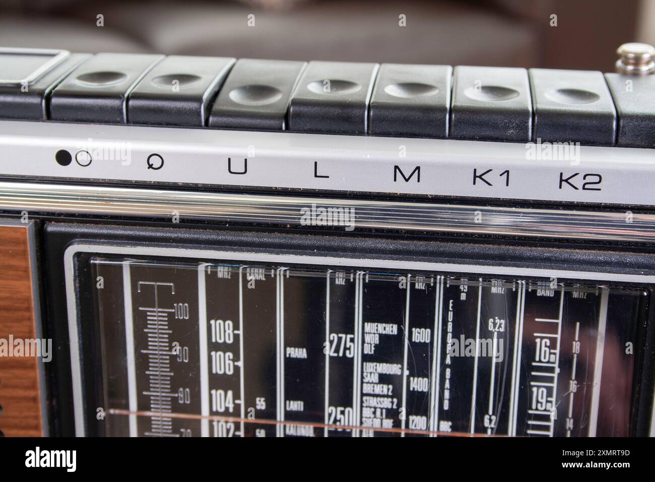 Grundig Concert Boy 1100 Portable Radio Band Switch Großaufnahme Stockfoto