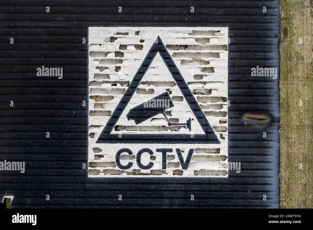 Altes abgenutztes CCTV-Schild Stockfoto