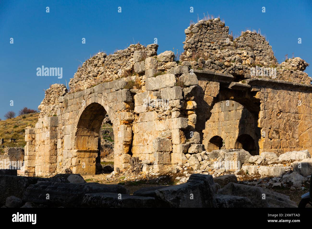 Ruinen von kleinen Bädern in Tlos, Türkei. Stockfoto