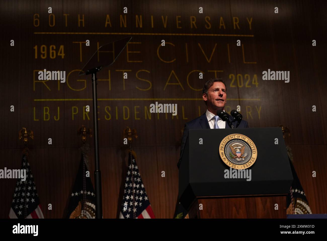 29. Juli 2024: MARK UPDEGROVE, Präsident und CEO der LBJ Foundation, stellt US-Präsident JOE BIDEN für seine Rede in der LBJ Presidential Library vor, um den 60. Jahrestag des Civil Rights Act am Montag, 29. Juli 2024, in Austin zu feiern. (Kreditbild: © Mikala Compton via ZUMA Press Wire) NUR REDAKTIONELLE VERWENDUNG! Nicht für kommerzielle ZWECKE! Stockfoto