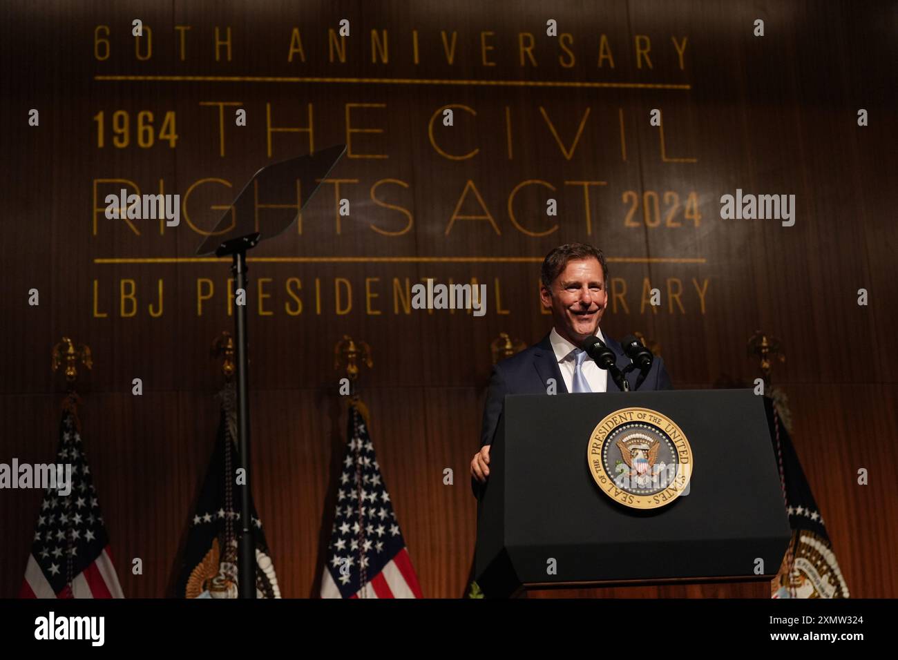 29. Juli 2024: MARK UPDEGROVE, Präsident und CEO der LBJ Foundation, stellt US-Präsident JOE BIDEN für seine Rede in der LBJ Presidential Library vor, um den 60. Jahrestag des Civil Rights Act am Montag, 29. Juli 2024, in Austin zu feiern. (Kreditbild: © Mikala Compton via ZUMA Press Wire) NUR REDAKTIONELLE VERWENDUNG! Nicht für kommerzielle ZWECKE! Stockfoto