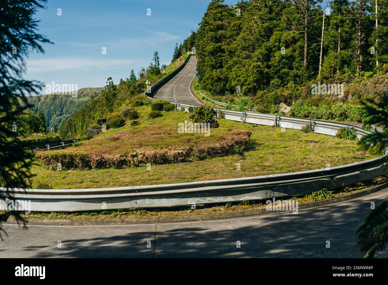 Azoren - vulkanischer Blus-See Sete Cidades, grüne Landschaft in Portugal, San Miguel. Hochwertige Fotos Stockfoto