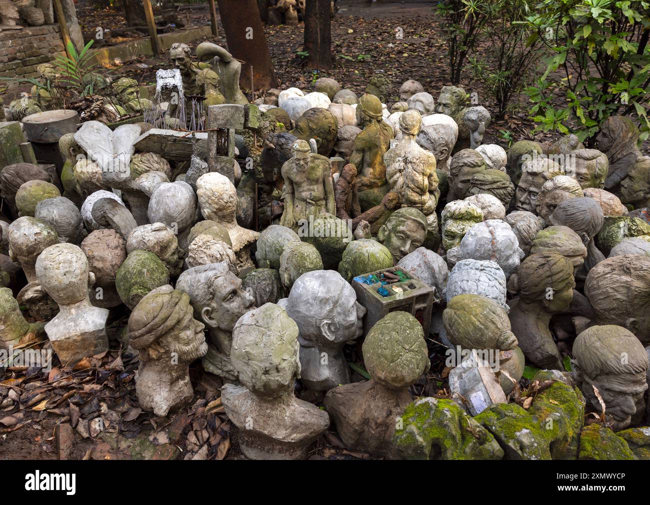 Statuen in der Fakultät für Bildende Künste, Dhaka Division, Dhaka, Bangladesch Stockfoto