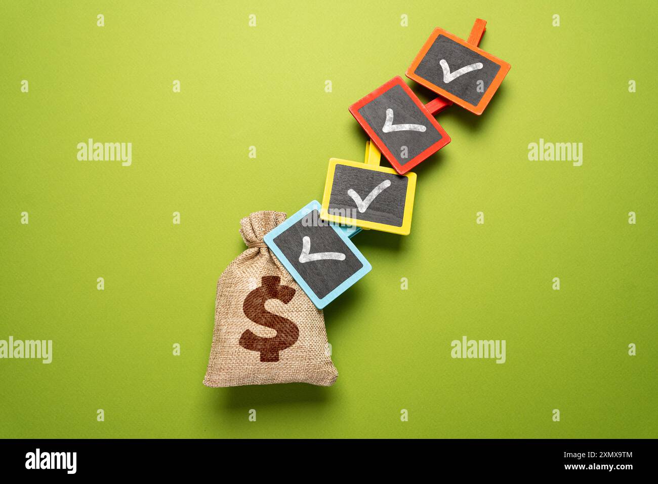 Erfüllung der Bedingungen für den Erhalt eines Barzuschusses. Politische und wirtschaftliche Reformen. Investitionen in Entwicklungsländern. Bonitätsbewertung wird mit qu abgeglichen Stockfoto