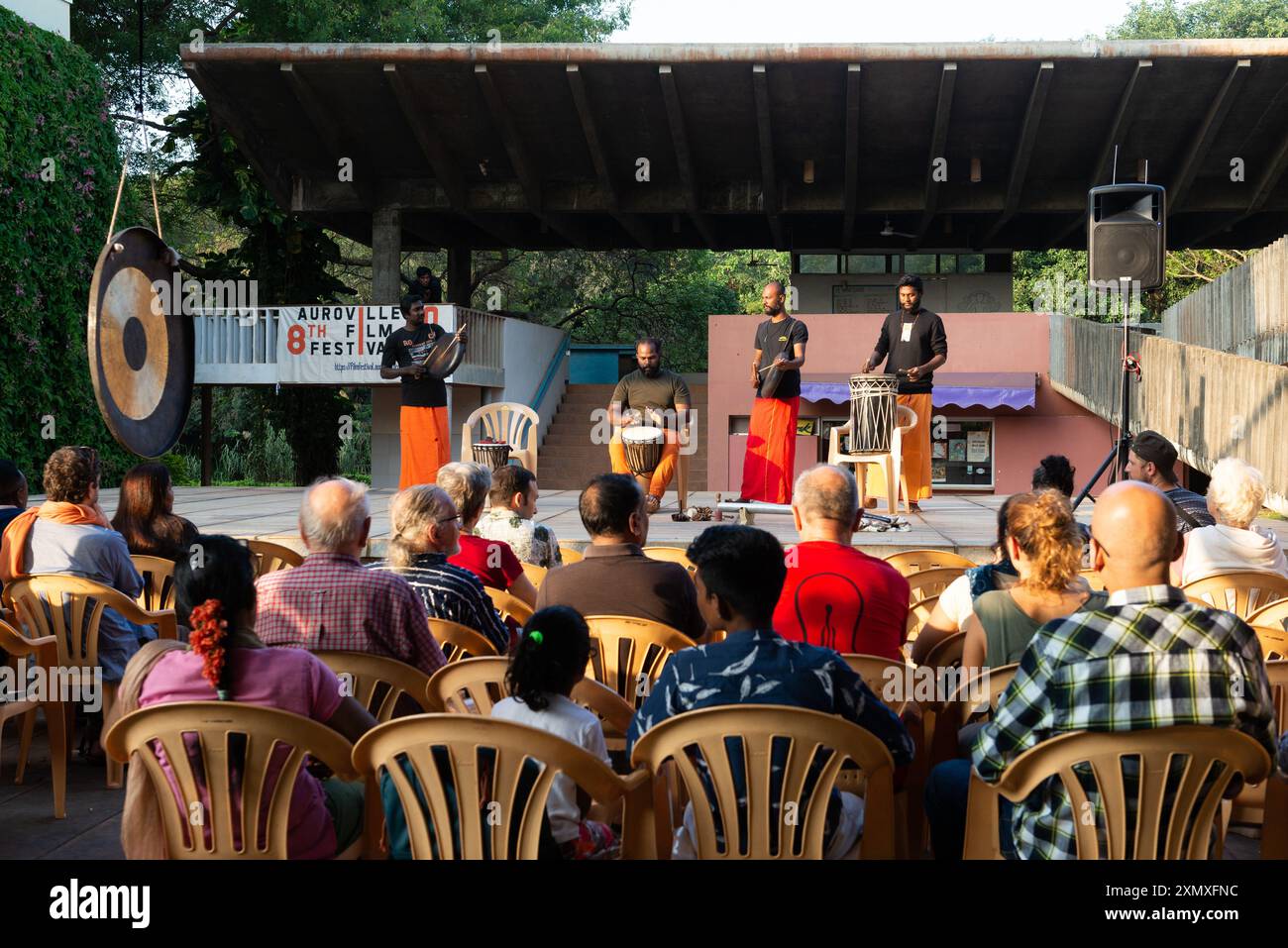 Auroville, Indien - Januar 2024 - Eröffnungszeremonie der achten Ausgabe des Auroville Film Festivals. AVFF 2024. Stockfoto