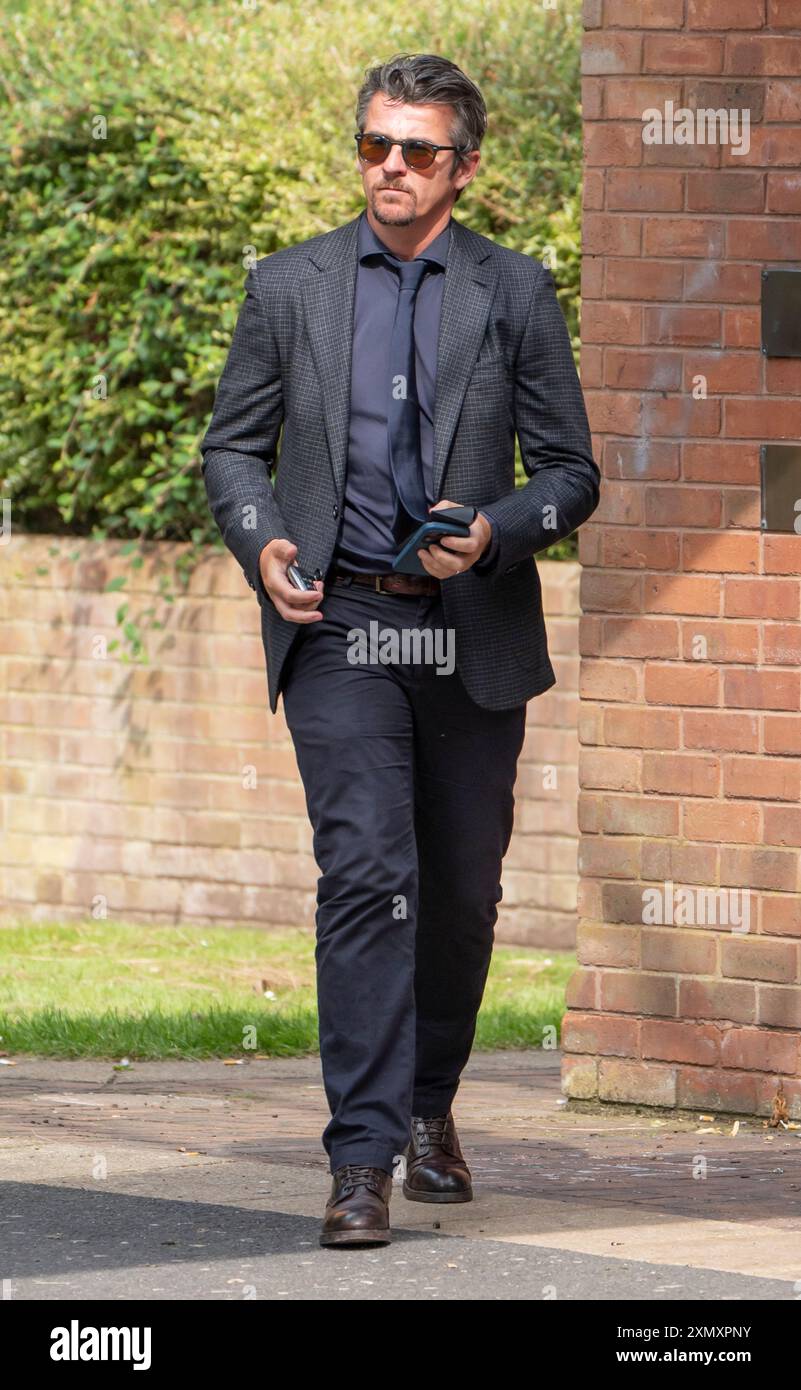 Joey Barton verlässt das Crown and Magistrates Court Centre in Warrington, wo er wegen bösartiger Kommunikationsdelikte beschuldigt wird. Die Anklage betrifft Tweets, die er über den Fußballexperten Eni Aluko während eines FA-Cup-Spiels schickte, das sie für die BBC im Januar kommentierte. Bilddatum: Dienstag, 30. Juli 2024. Stockfoto
