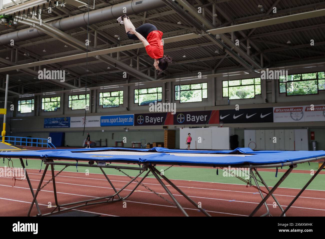 Annalena Baerbock Buendnis 90/die Gruenen, Bundesaussenministerin, aufgenommen im Rahmen eines Besuchs des Bundesstuetzpunkts von TSV Bayer 04 Leverkusen e.V. Fritz-Jacobi-Leichtathletikanlage waehrend der Deutschlandreise der Aussenministerin in Leverkusen, 30.07.2024. Fotografiert im Auftrag des Auswaertigen Amtes. Leverkusen Deutschland *** Annalena Baerbock Buendnis 90 die Gruenen , Bundesaußenministerin, fotografiert während eines Besuchs im Bundesstützpunkt des TSV Bayer 04 Leverkusen e V Fritz Jacobi Leichtathletikanlage während der Außenministerreise nach Deutschland in Leverkusen, 30 07 2024 Ph Stockfoto