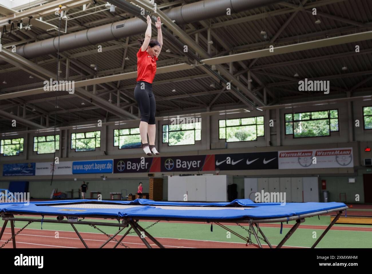Annalena Baerbock Buendnis 90/die Gruenen, Bundesaussenministerin, aufgenommen im Rahmen eines Besuchs des Bundesstuetzpunkts von TSV Bayer 04 Leverkusen e.V. Fritz-Jacobi-Leichtathletikanlage waehrend der Deutschlandreise der Aussenministerin in Leverkusen, 30.07.2024. Fotografiert im Auftrag des Auswaertigen Amtes. Leverkusen Deutschland *** Annalena Baerbock Buendnis 90 die Gruenen , Bundesaußenministerin, fotografiert während eines Besuchs im Bundesstützpunkt des TSV Bayer 04 Leverkusen e V Fritz Jacobi Leichtathletikanlage während der Außenministerreise nach Deutschland in Leverkusen, 30 07 2024 Ph Stockfoto