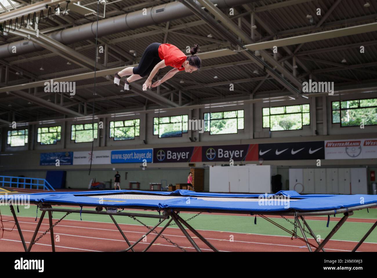 Annalena Baerbock Buendnis 90/die Gruenen, Bundesaussenministerin, aufgenommen im Rahmen eines Besuchs des Bundesstuetzpunkts von TSV Bayer 04 Leverkusen e.V. Fritz-Jacobi-Leichtathletikanlage waehrend der Deutschlandreise der Aussenministerin in Leverkusen, 30.07.2024. Fotografiert im Auftrag des Auswaertigen Amtes. Leverkusen Deutschland *** Annalena Baerbock Buendnis 90 die Gruenen , Bundesaußenministerin, fotografiert während eines Besuchs im Bundesstützpunkt des TSV Bayer 04 Leverkusen e V Fritz Jacobi Leichtathletikanlage während der Außenministerreise nach Deutschland in Leverkusen, 30 07 2024 Ph Stockfoto