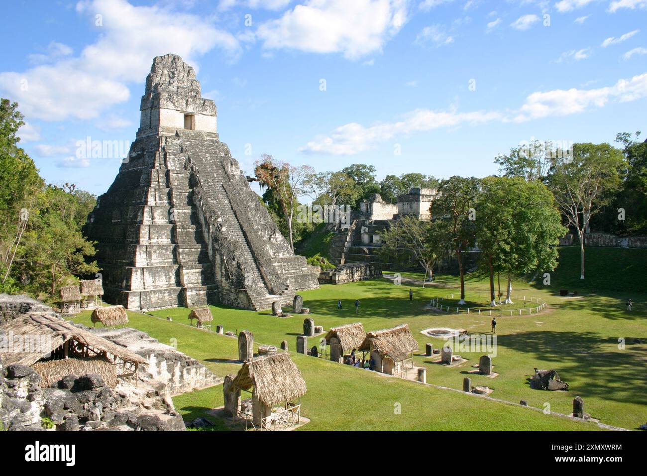Maya-Ruinen in Tikal Guatemala. Templo I, der Templo del Gran Jaguar (Tempel des Großen Jaguar), auch bekannt als der Tempel des AH Cacao. Stockfoto