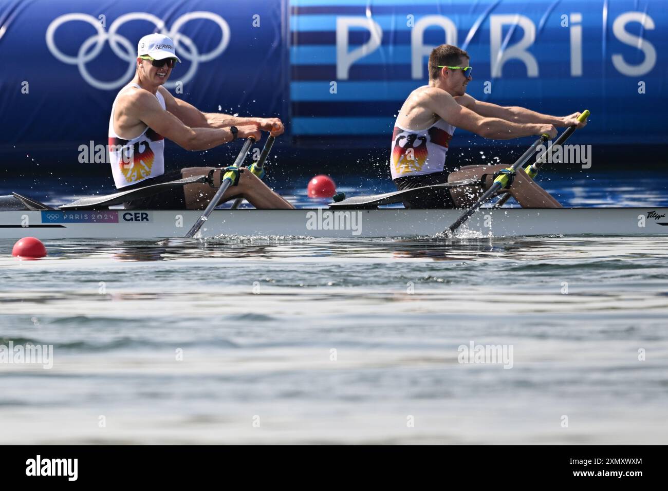 Paris, Frankreich. 30. Juli 2024. Olympische Spiele, Paris 2024, Rudern, Doppelschalen, Männer, im Halbfinale sind Jonas Gelsen und Marc Weber aus Deutschland im Einsatz. Quelle: Sebastian Kahnert/dpa/Alamy Live News Stockfoto