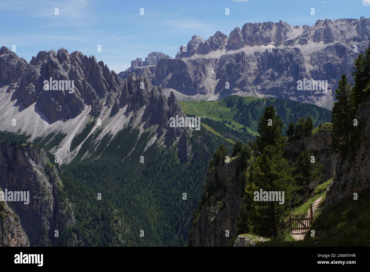 Panoramablick auf die italienischen Dolomiten Stockfoto