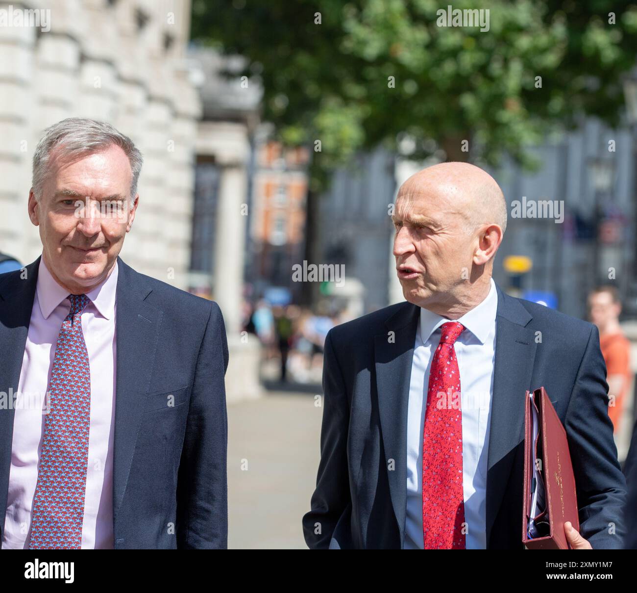 London, Großbritannien. 30. Juli 2024. John Healey, Verteidigungsminister und Chief of the Defence Staff Admiral Sir Tony Radakin KCB ADC verlässt Kabinettsbüro mit wöchentlichem Kabinettsgespräch Credit: Richard Lincoln/Alamy Live News Stockfoto