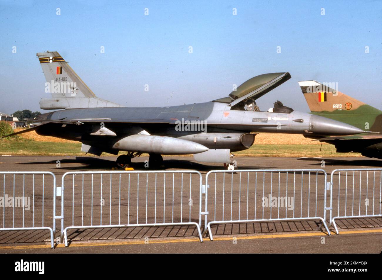 General Dynamics F-16A kämpft gegen Falcon FA-103 Stockfoto