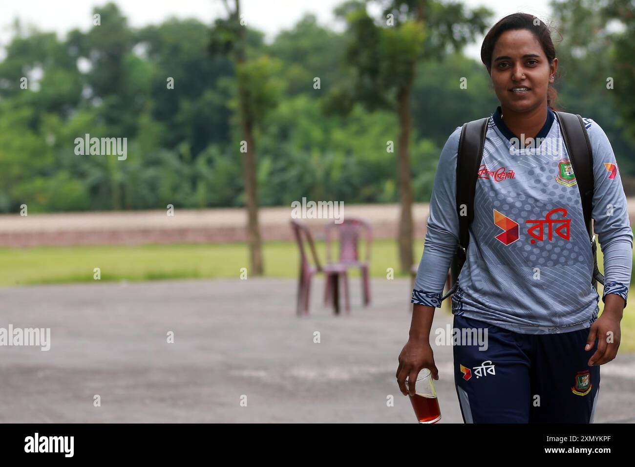 Der Kapitän der Bangladeschen Frauenteam Nigar Sultana Joty während des Cricket-Teams der Frauen besucht das Training im Bangladesch Krira Shikkha Protishtan Ground-4 in Zir Stockfoto