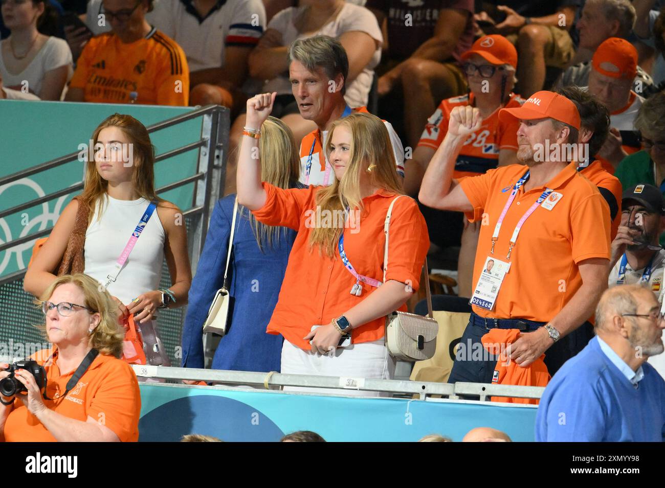 Paris, Frankreich. 30. Juli 2024. (L bis R) Prinzessin Alexia von den Niederlanden, Königin Maxima von den Niederlanden, Prinzessin Catharina-Amalia von den Niederlanden und König Willem-Alexander von den Niederlanden beim Handballspiel zwischen den Niederlanden und Spanien am 4. Tag der Olympischen Sommerspiele 2024 in der Pariser Arena am 30. Juli, 2024 in Paris, Frankreich. Foto: Robin Utrecht/ABACAPRESS. COM Credit: Abaca Press/Alamy Live News Stockfoto