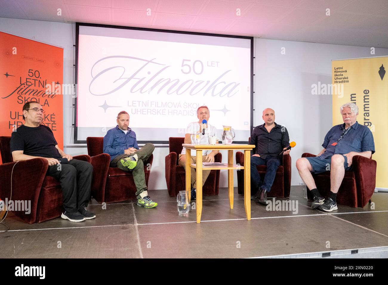 Vom linken iranischen Filmregisseur, Schriftsteller, Filmemacher und Produzent Mohsen Makhmalbaf, britischer Filmregisseur, Schriftsteller, Produzent Sean Ellis, britischer Film Stockfoto
