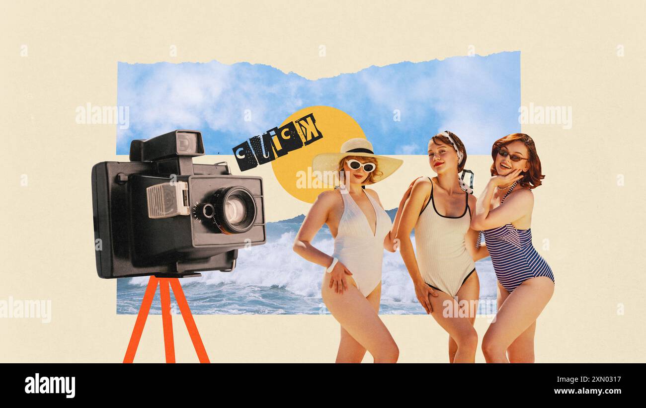 Zeitgenössische Kunstcollage. Freunde in Badeanzügen posieren für Fotos am Strand mit einer Vintage-Kamera und halten Momente vor dem Hintergrund der Meeresküste fest. Stockfoto