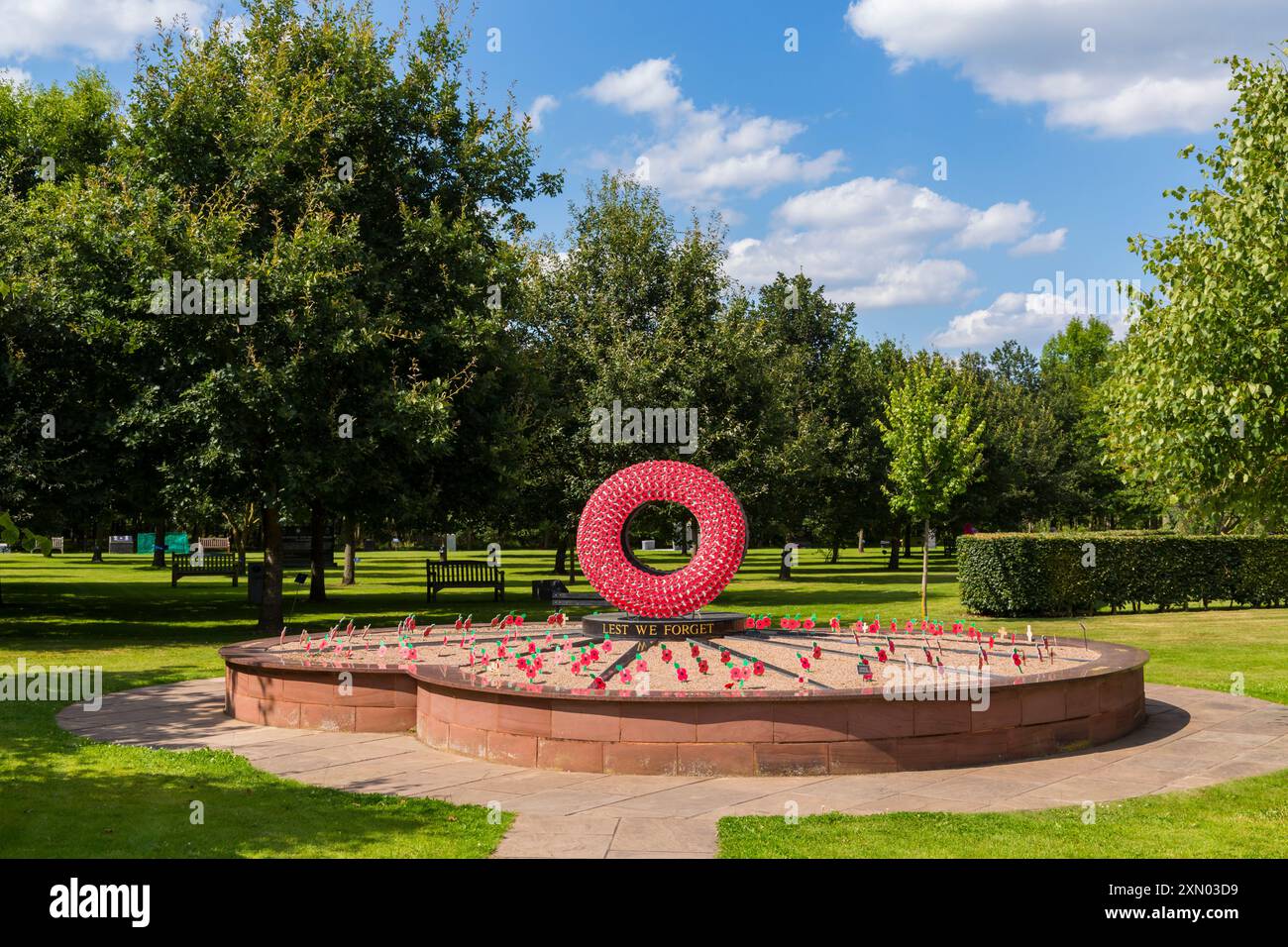 National Memorial Arboretum, Ort des National Remembrance in Alrewas, in der Nähe von Lichfield, Staffordshire, Großbritannien - Royal British Legion Never Forget Memorial Stockfoto
