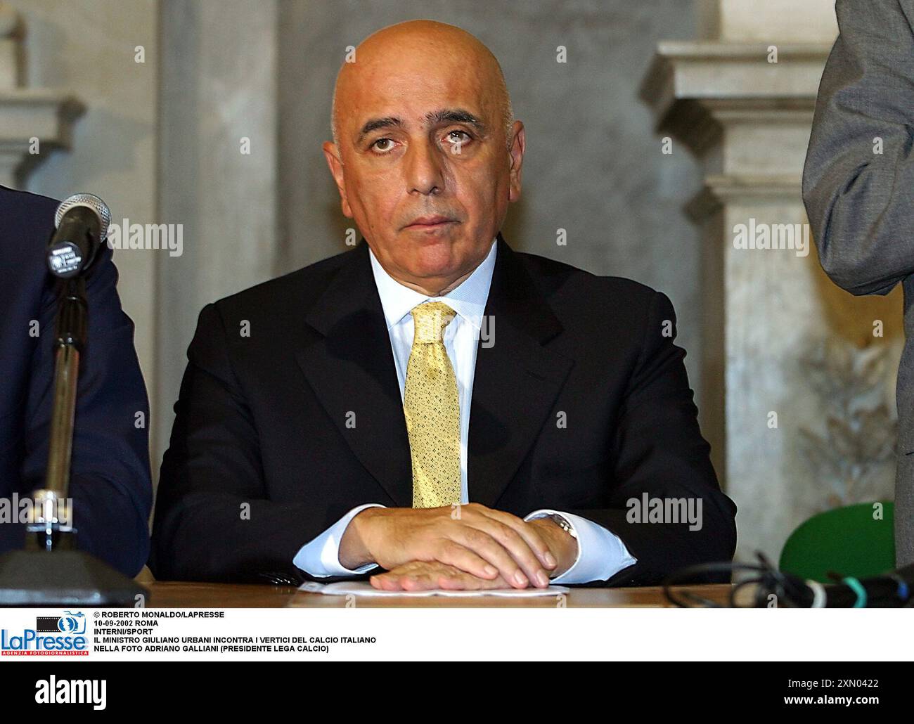 © ROBERTO MONALDO/LAPRESSE 10-09-2002 ROMA INTERNI/SPORT IL MINISTRO GIULIANO URBANI INCONTRA I VERTICI DEL CALCIO ITALIANO NELLA FOTO ADRIANO GALLIANI (PRESIDENTE LEGA CALCIO) Stockfoto