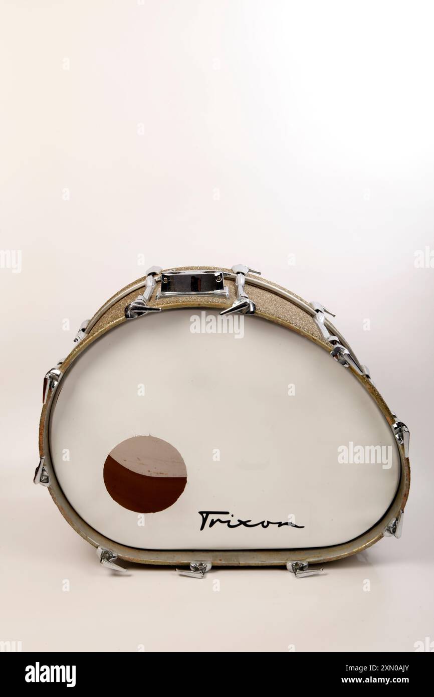 Trixon Elliptical Bass Drum, legendäres einzigartiges elliptisches/ellipsenförmiges Instrument, das mit zwei Pedalen gleichzeitig gespielt werden kann. Stockfoto