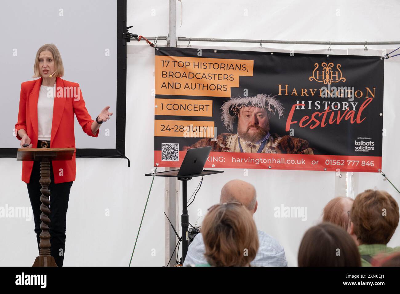 Harvington Hall, Harvington, Großbritannien. Juli 2024. Tracy Borman OBE präsentiert „The Private Life of Tudors“ und signiert Kopien ihres neuen Buches. Credit Mark Lear / Alamy Live News *** NUR FÜR REDAKTIONELLE ZWECKE *** Stockfoto