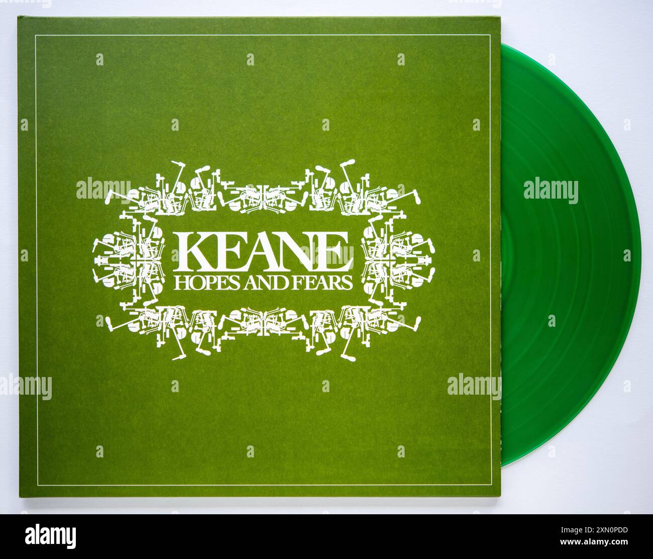 Cover und grünes Vinyl von Hoffnungen und Ängsten, dem Debütalbum der britischen Band Keane, das ursprünglich 2004 veröffentlicht wurde Stockfoto