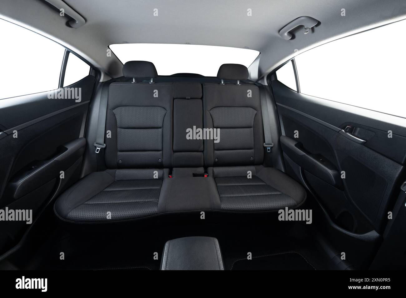 Reinigen Sie die hintere Fahrerkabine mit dunklem Stoffsitz und isolierten Fenstern Stockfoto