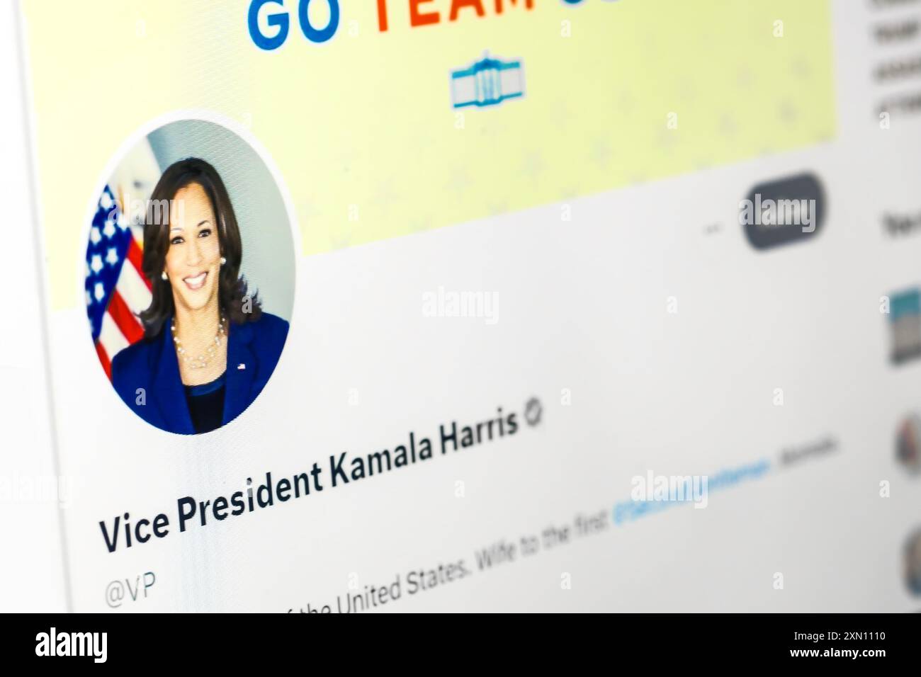 Poltava. Ukraine. 30. Juli 2024 Ukraine. Nahaufnahme von Kamala Harris Facebook Profil und Bild. Facebook-Seite Kamala Harris auf Laptop-Bildschirm. Stockfoto