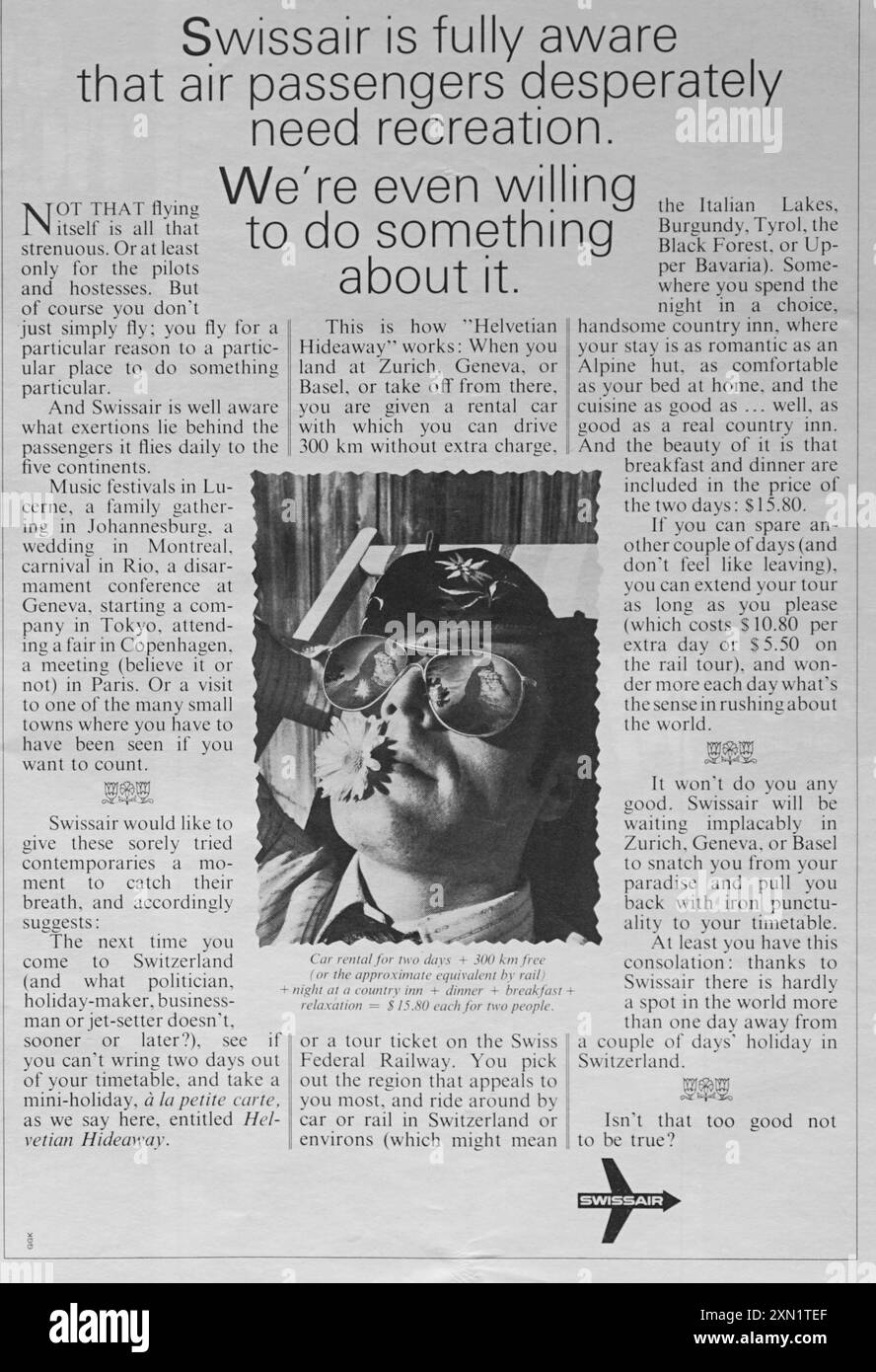 Vintage 1970 Werbung für Swissair, die eine einzigartige Methode der Erholung während der Zwischenstopps andeutet. Stockfoto