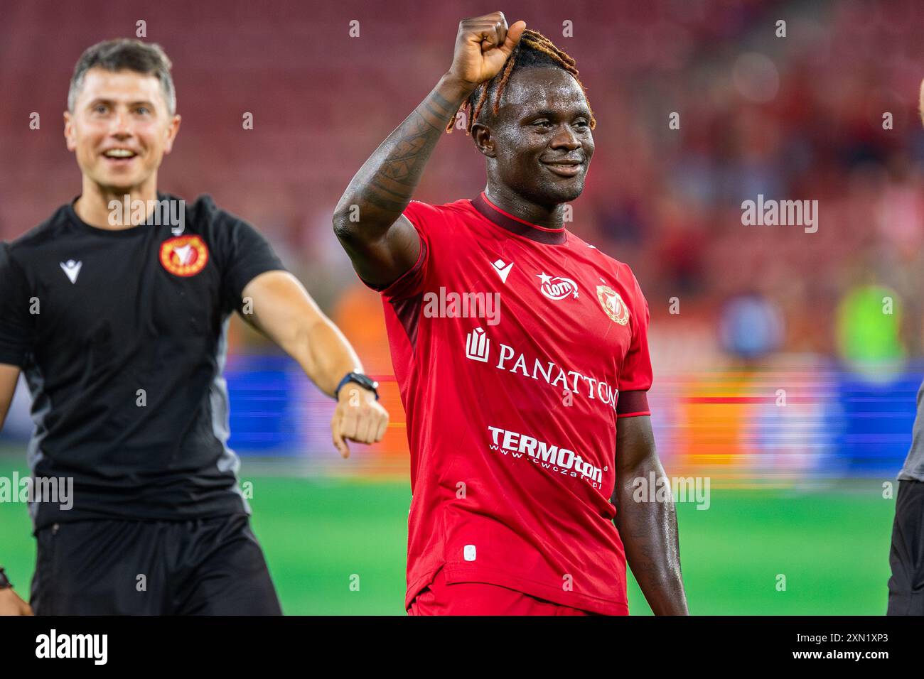 Hilary Gong aus Widzew feiert einen Sieg beim polnischen PKO Ekstraklasa League Spiel zwischen Widzew Lodz und Lech Poznan im Widzew Lodz Municipal Stadium. Endergebnis: Widzew Lodz 2:1 Lech Poznan. (Foto: Mikolaj Barbanell / SOPA Images/SIPA USA) Stockfoto