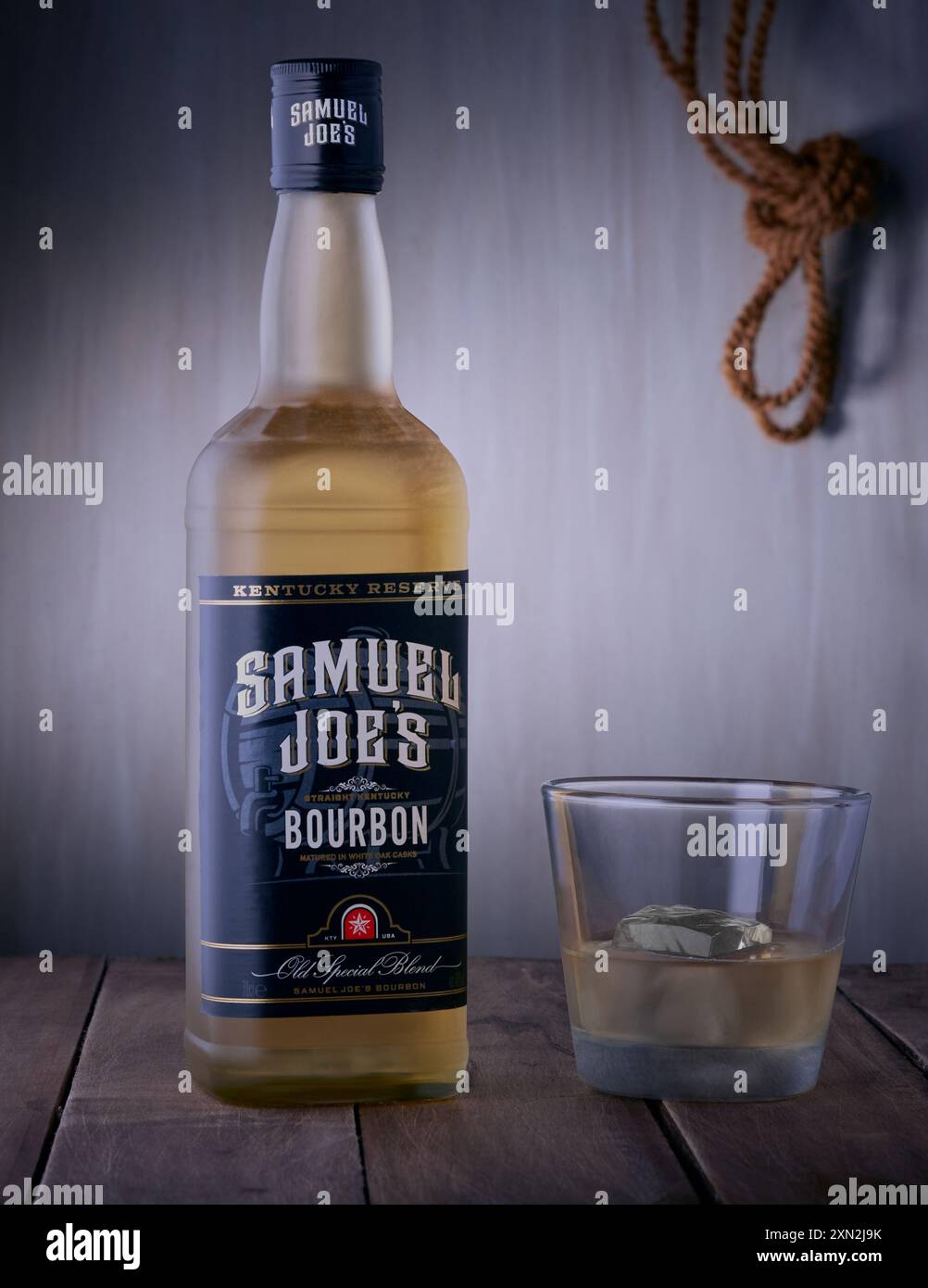 Mansfield, Nottingham, Großbritannien, 30. Juli 2024: Studio-Produktbild von Samuel Joe's Bourbon Whisky. Stockfoto