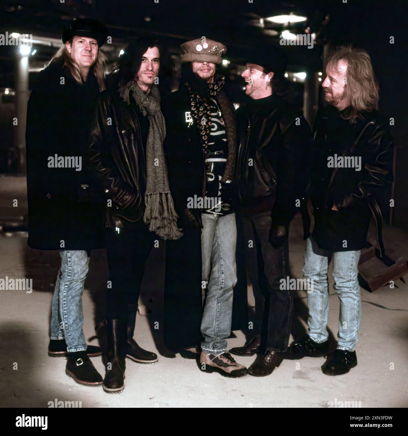 Aerosmith: Joey Kramer, Brad Whitford, Steven Tyler (Mitte), Joe Perry und Tom Hamilton, die 1995 herumspazieren. Quelle: Bill Ragan/Alamy Live News Stockfoto