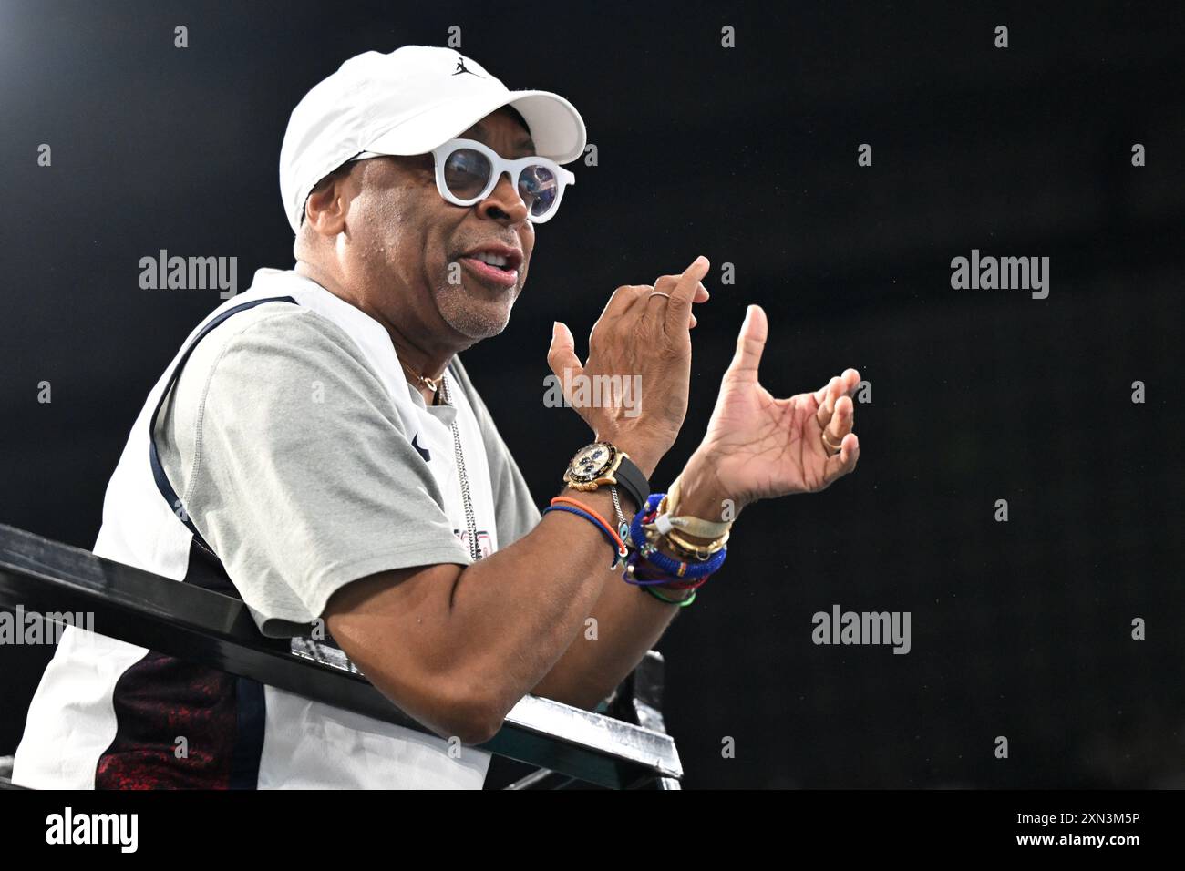 Versailles, Frankreich. 31. Juli 2024. Olympische Spiele, Paris 2024, Turnen, Team, Frauen, Finale, Spike Lee auf der Tribüne. Quelle: Marijan Murat/dpa/Alamy Live News Stockfoto