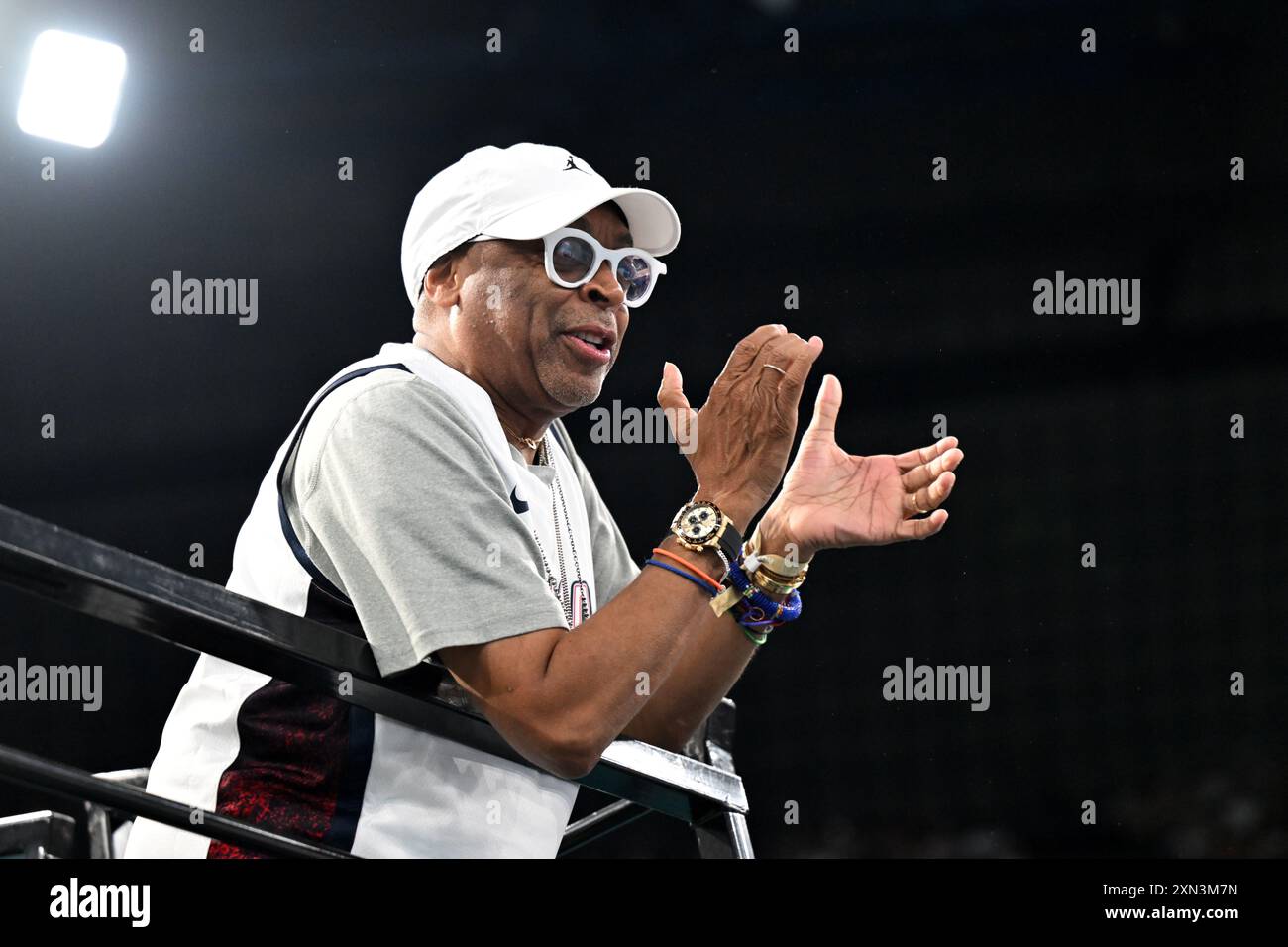 Versailles, Frankreich. 31. Juli 2024. Olympische Spiele, Paris 2024, Turnen, Team, Frauen, Finale, Spike Lee auf der Tribüne. Quelle: Marijan Murat/dpa/Alamy Live News Stockfoto