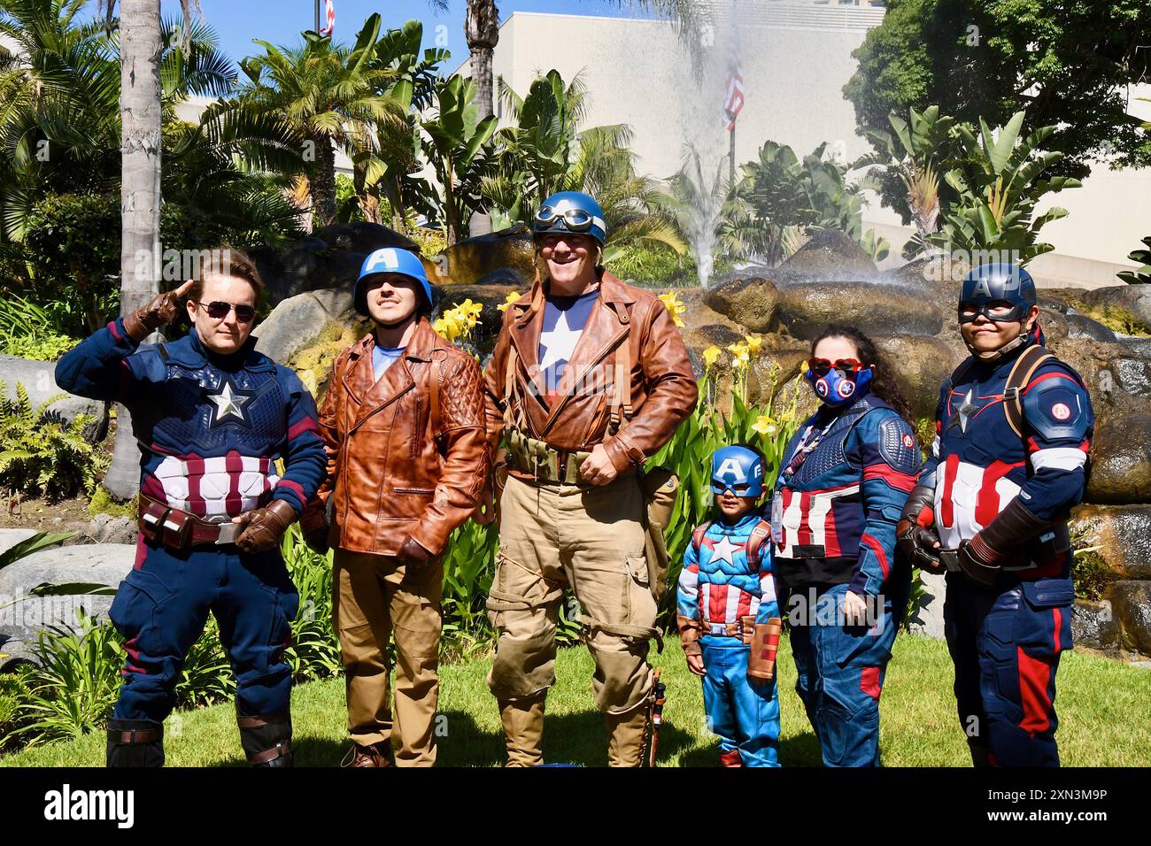 Cosplayer posieren am 2. Tag der San Diego Comic Con International, die am 26. Juli 2024 stattfand Stockfoto