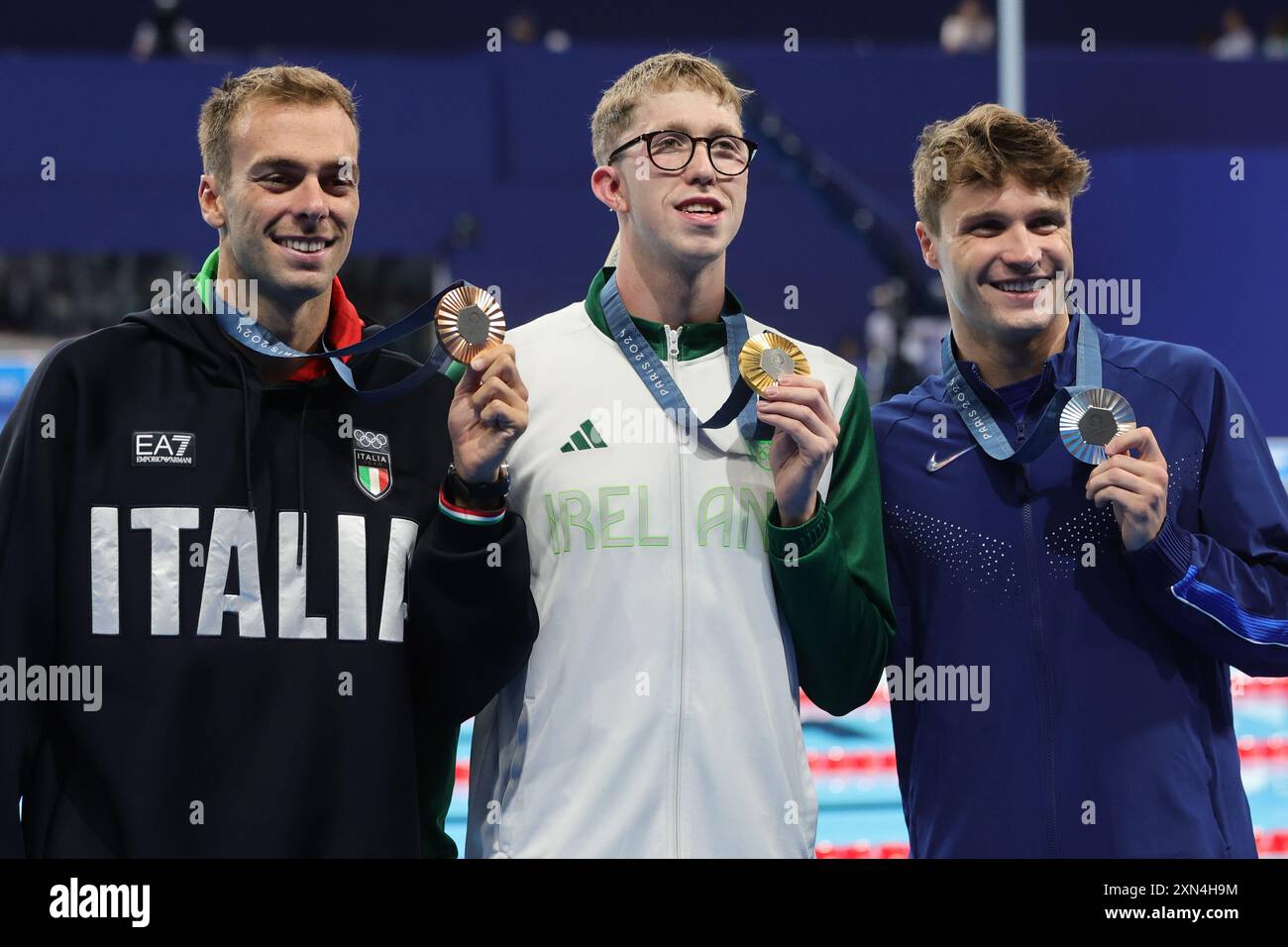 Paris La Defence Arena, Frankreich. 30. Juli 2024. Daniel Wiffen aus Irland Gold, Bobby Fink USA Silver und Gregorio Paltrinieri aus Italien Bronze in der MenÕs 800m Freistil während der Olympischen Spiele 2024 aus Paris, Frankreich, in der Paris La Defence Arena am 30. Juli 2024. Nur redaktionelle Verwendung, Lizenz für kommerzielle Nutzung erforderlich. Keine Verwendung bei Wetten, Spielen oder Publikationen eines einzelnen Clubs/einer Liga/eines Spielers. Quelle: UK Sports Pics Ltd/Alamy Live News Stockfoto