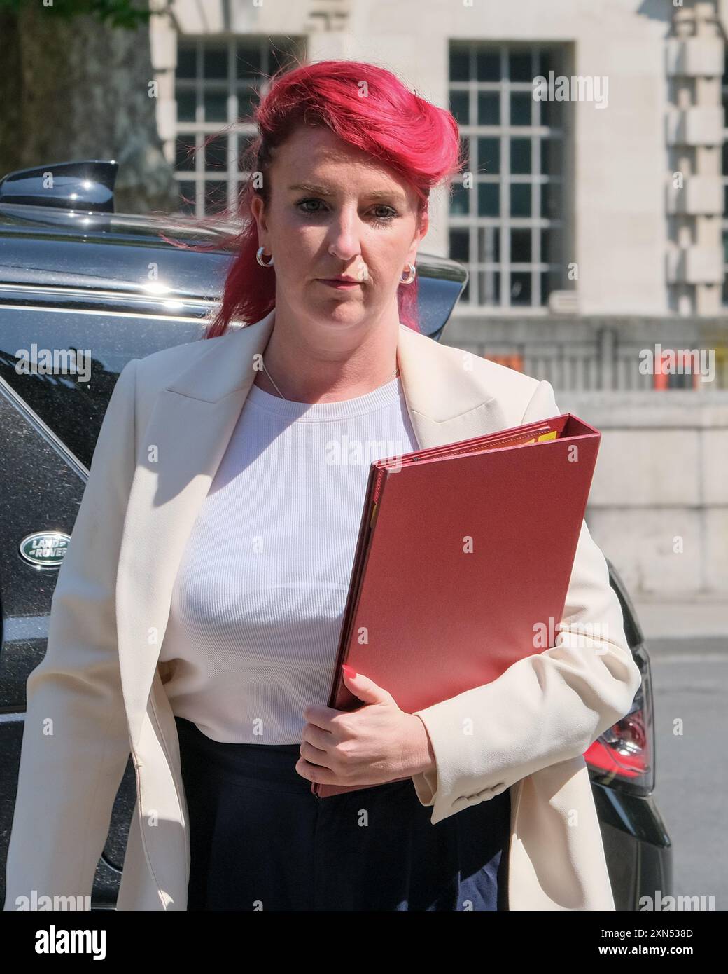 Louise Haigh, Parlamentsabgeordnete für Verkehr, wird vor dem Kabinettsbüro in Whitehall gesehen. Stockfoto