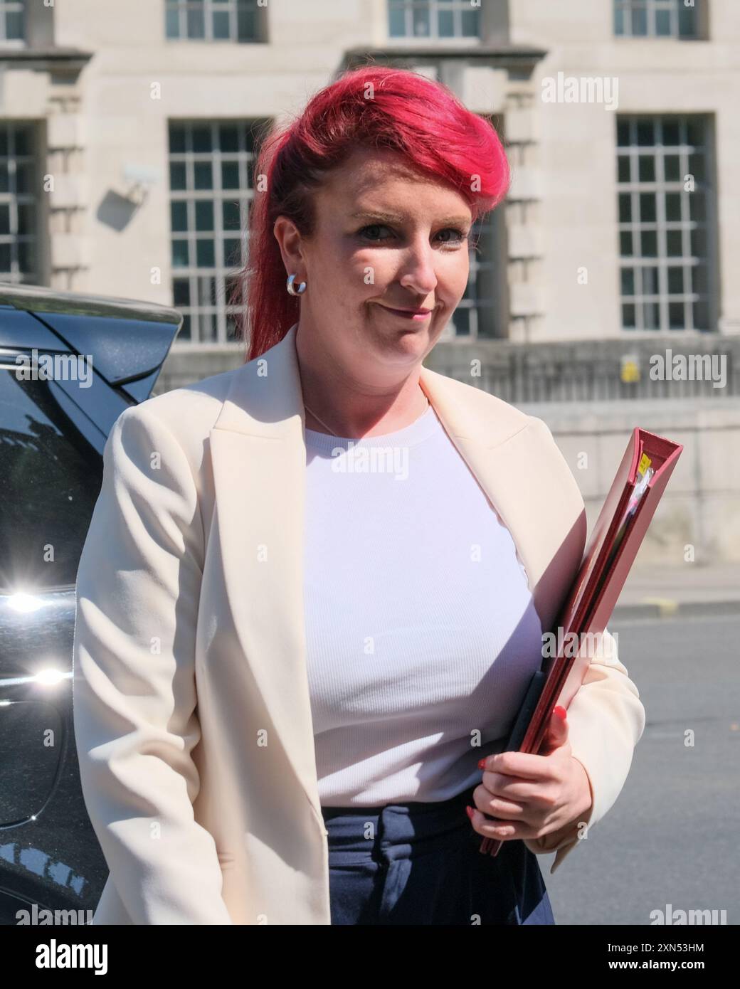 Louise Haigh, Parlamentsabgeordnete für Verkehr, wird vor dem Kabinettsbüro in Whitehall gesehen. Stockfoto