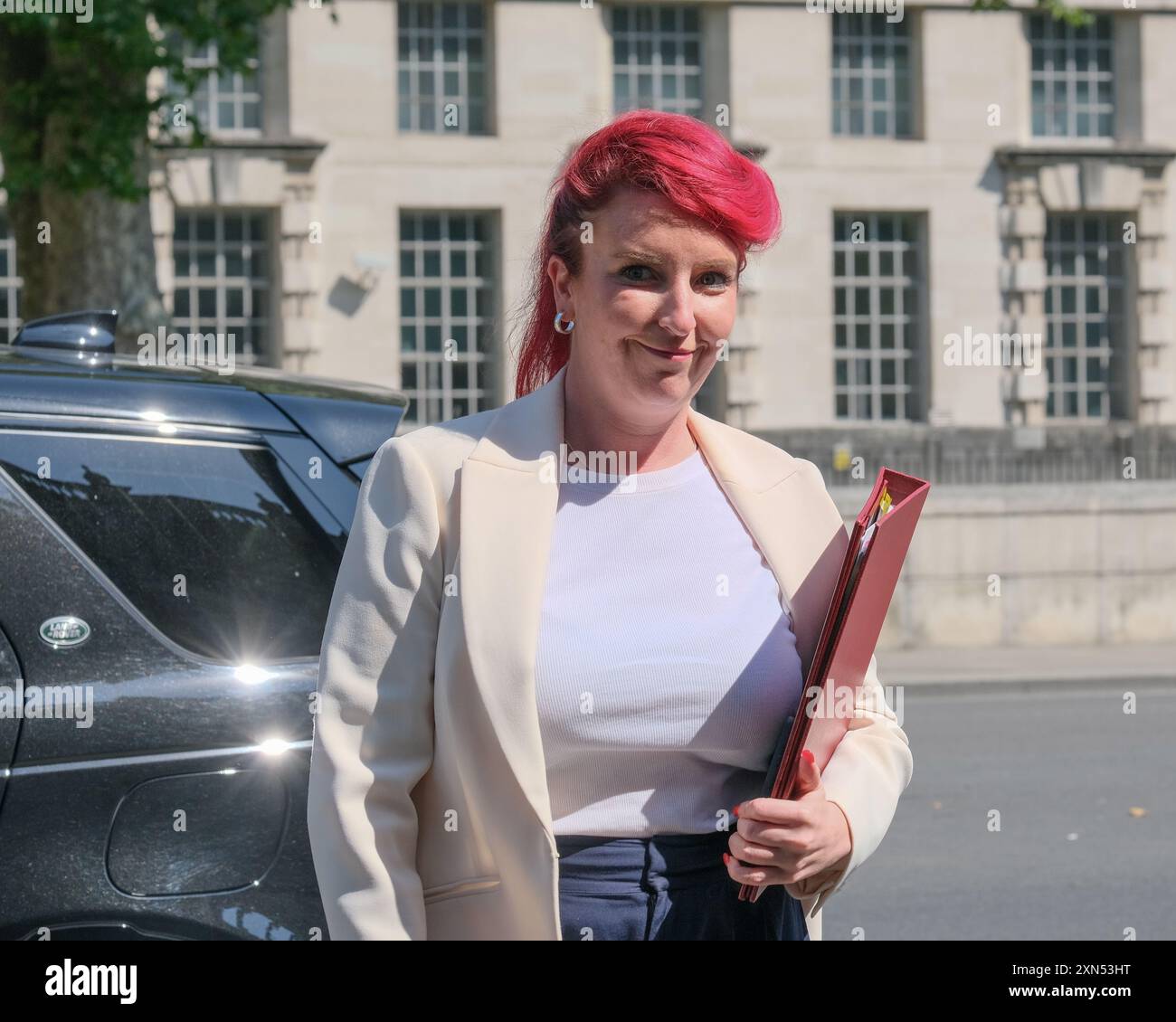 Louise Haigh, Parlamentsabgeordnete für Verkehr, wird vor dem Kabinettsbüro in Whitehall gesehen. Stockfoto