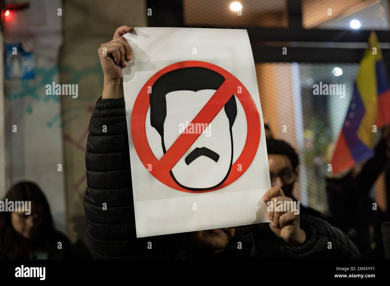 Buenos Aires, Buenos Aires, Argentinien. 30. Juli 2024. Die im Land lebenden Venezolaner protestierten vor der venezolanischen Botschaft gegen Nicolas Maduro. (Kreditbild: © Esteban Osorio/ZUMA Press Wire) NUR REDAKTIONELLE VERWENDUNG! Nicht für kommerzielle ZWECKE! Stockfoto