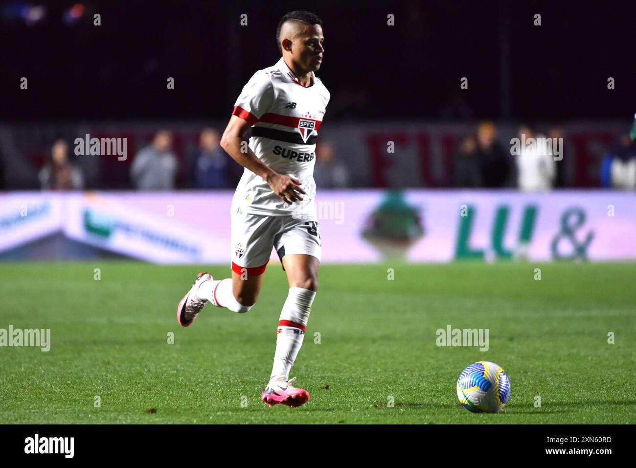 São PAULO, SP - 30.07.2024: São PAULO X GOIAS - Erick, ein Spieler von São Paulo, während des Spiels zwischen São Paulo x Goiás, dem ersten Leg der Achtelfinale der Copa do Brasil, am Dienstag (30) in Morumbis. (Foto: Roberto Casimiro/Fotoarena) Stockfoto