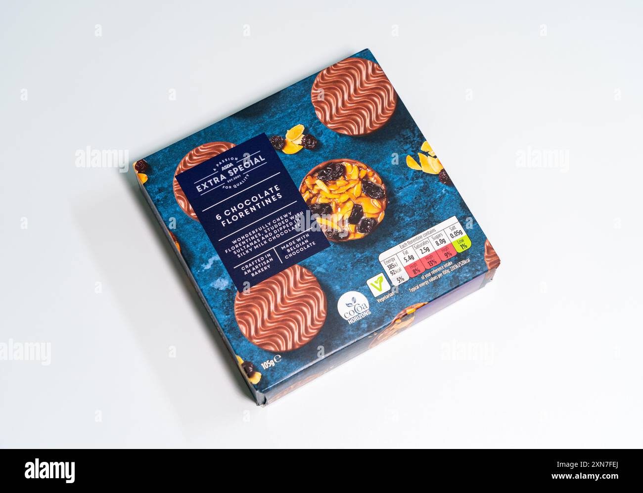 ASDA Extra Special Chocolate Florentines auf weißem Hintergrund. Stockfoto