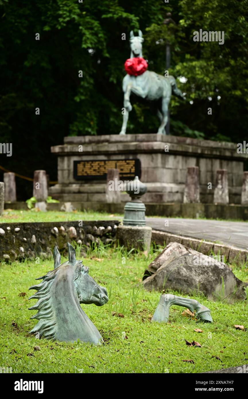Taiwan - 27. Juli 2024: Entdecken Sie eine majestätische Bronzestatue am Yilan Märtyrerschrein, einem ehemaligen japanischen Schrein im Yilan Park. Stockfoto