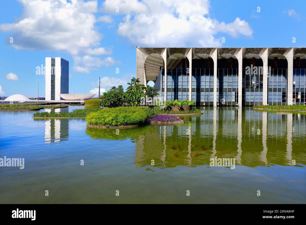 Gebäude des Außenministeriums, Itamaraty Palace oder Palace of the Arches und Nationalkongress, entworfen von Oscar Niemeyer, Weltkulturerbe, Brasilia, Stockfoto