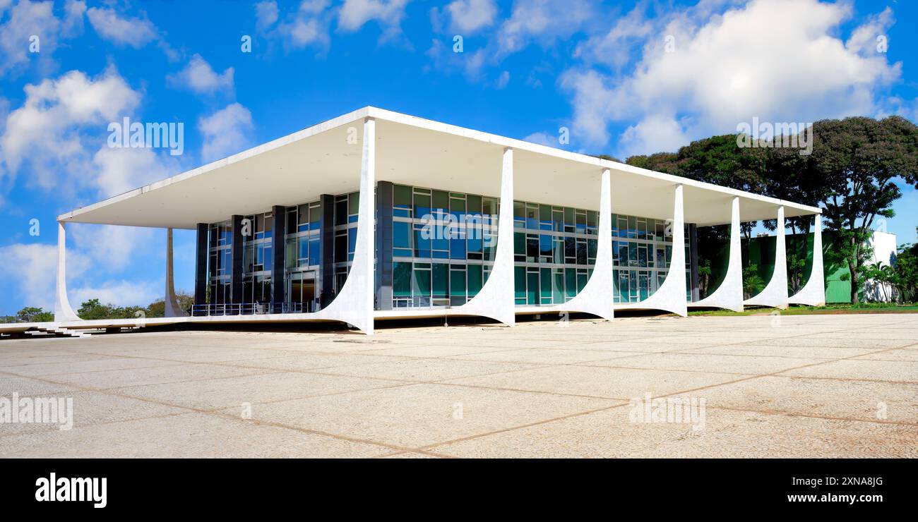 Brasiliens Supreme Court, entworfen von Oscar Niemeyer, Three Powers Plaza, Weltkulturerbe, Brasilia, Bundesbezirk, Brasilien Stockfoto