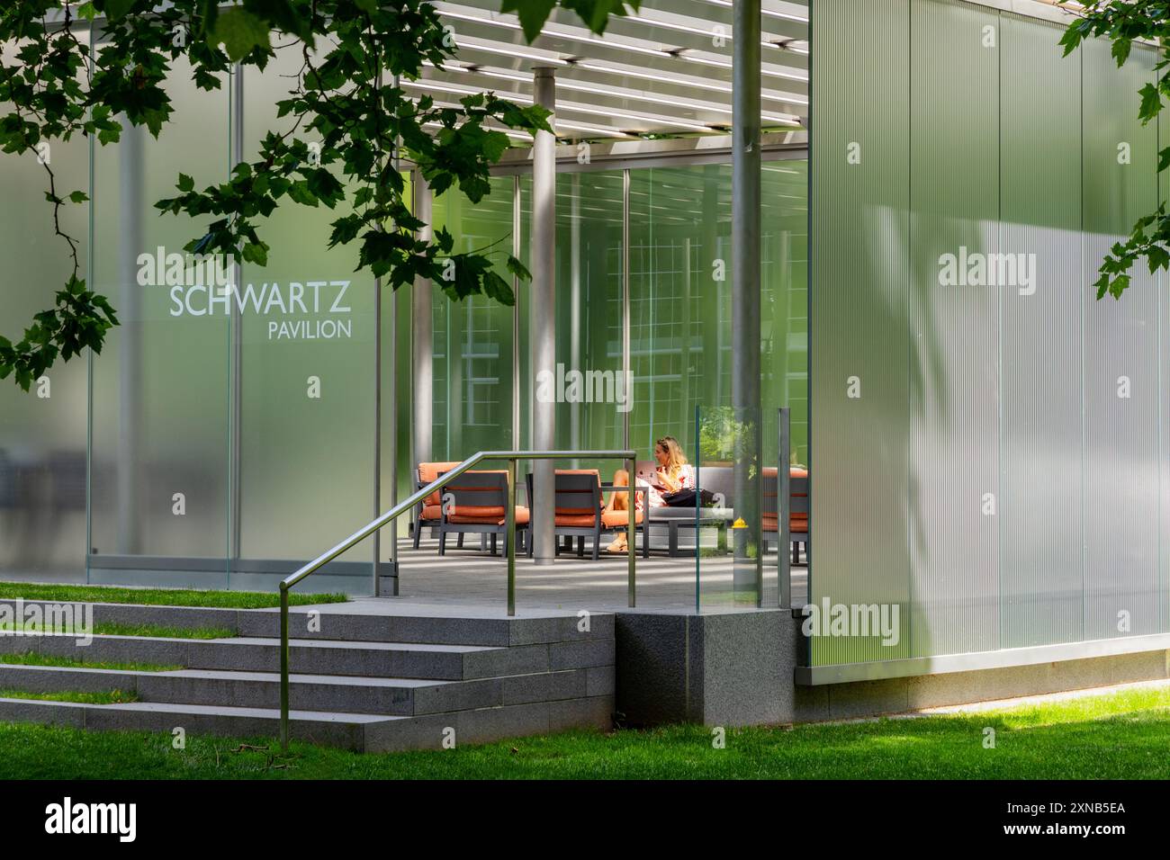 Boston, Massachusetts, USA – 24. Juni 2024: Der Schwartz Pavilion (ca. 2019) ist ein Zentrum des Gemeinschaftslebens an der Harvard Business School (HBS). Stockfoto