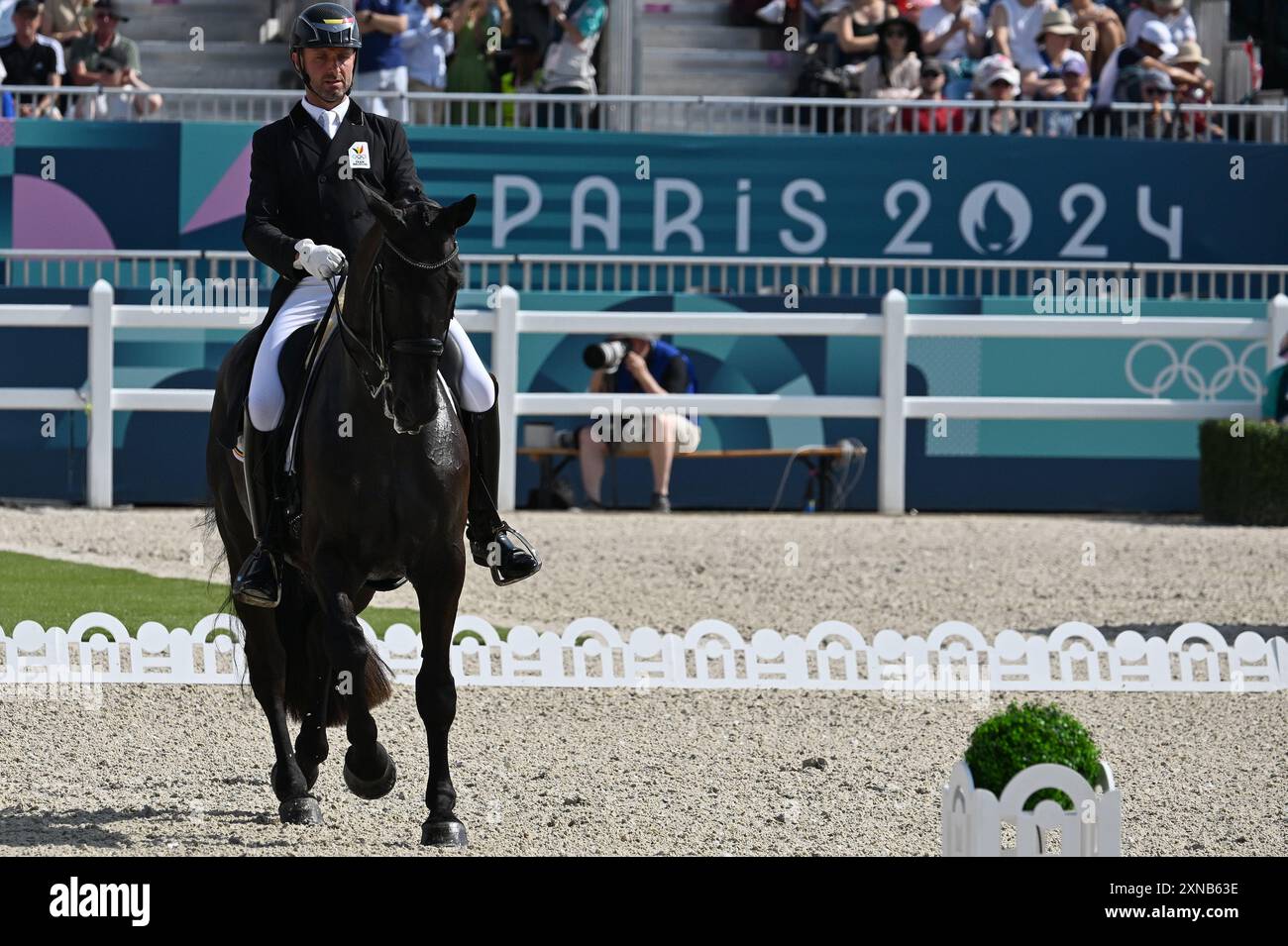 Paris, Fra. 31. Juli 2024. Die belgische Domien Michiels reitet im Intermezzo VH Meerdaalhof während des Dressurwettbewerbs bei den Olympischen Sommerspielen 2024 in Paris am 31. Juli 2024 in Versailles, Frankreich. (Foto: Anthony Behar/SIPA USA) Credit: SIPA USA/Alamy Live News Stockfoto