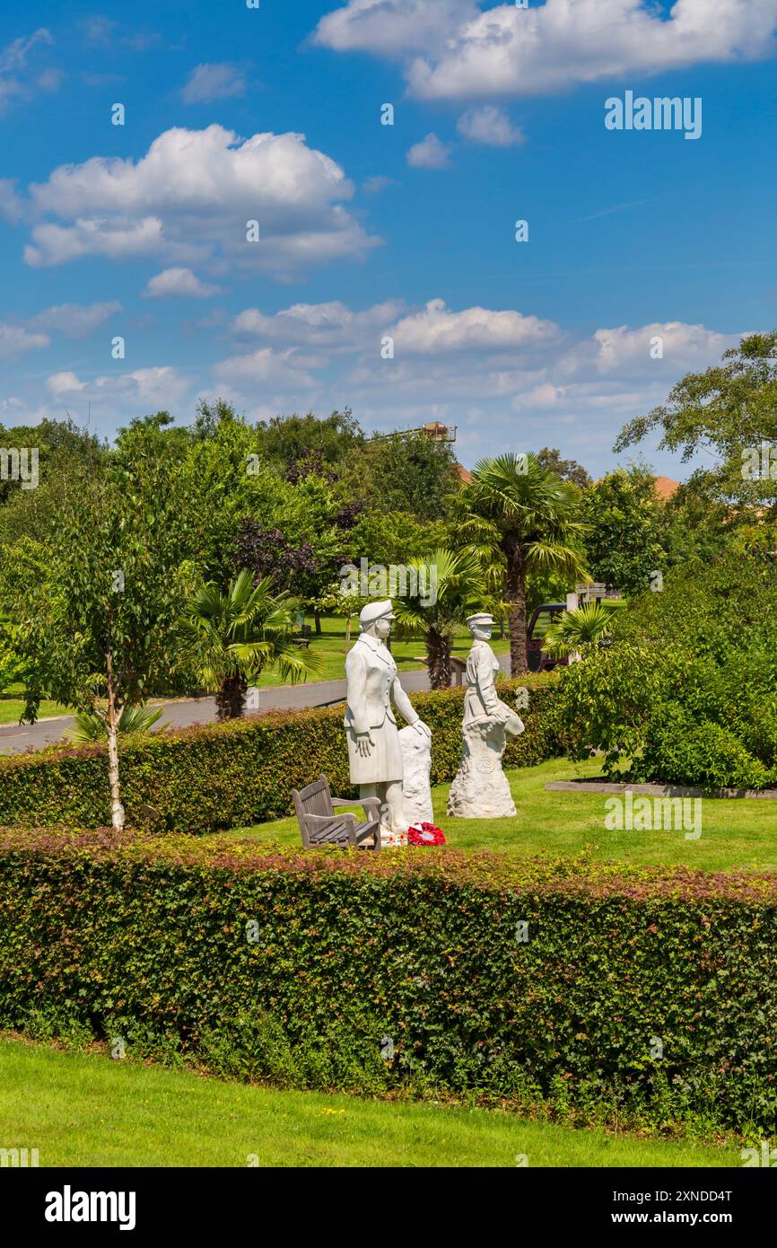 National Memorial Arboretum, Ort des National Remembrance in Alrewas bei Lichfield, Staffordshire, Großbritannien im Juli, Women's Royal Army Corps WRAC Memorial Stockfoto
