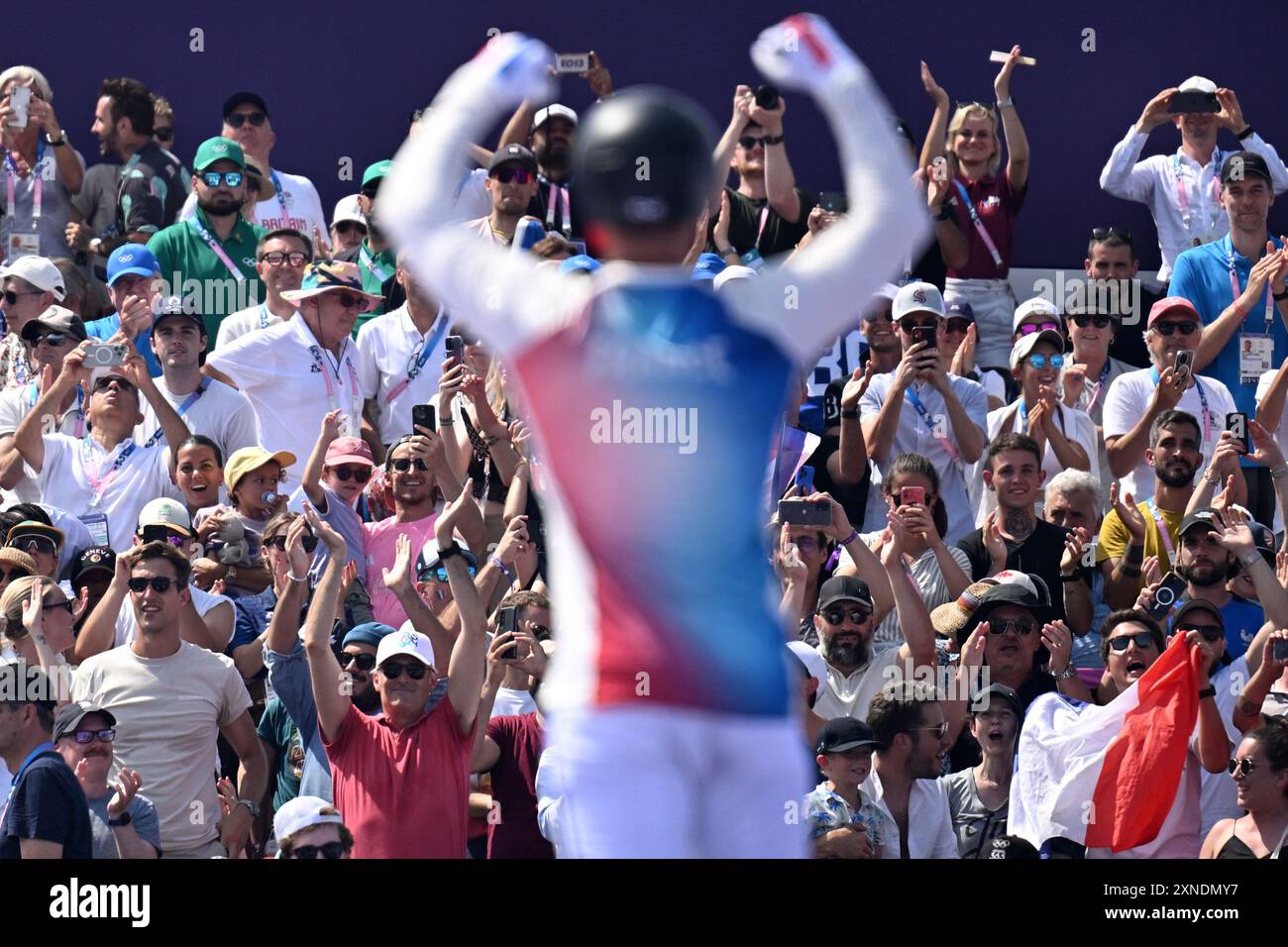 Versailles, Frankreich. 31. Juli 2024. Olympia, Paris 2024, Radfahren, BMX, Freestyle, Men, Final, Anthony Jeanjean aus Frankreich jubel.t Credit: Sina Schuldt/dpa/Alamy Live News Stockfoto